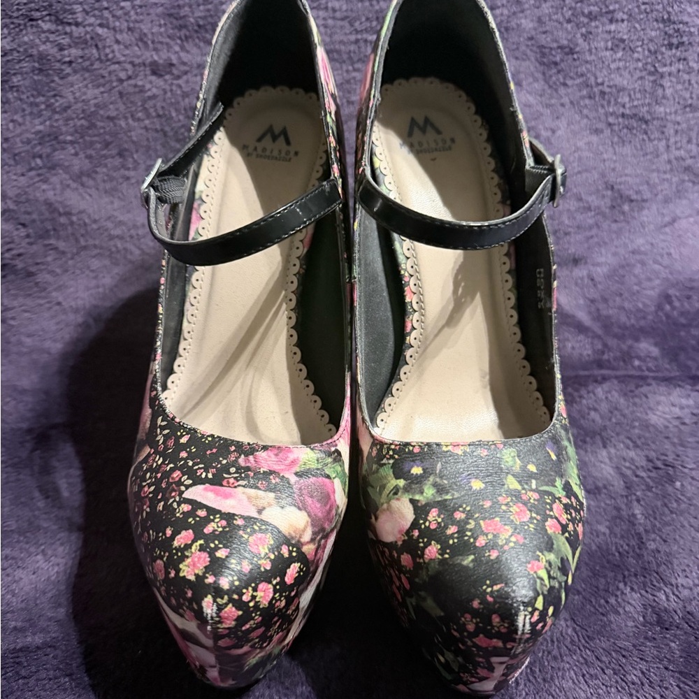 Madison by ShoeDazzle “Roxy” Floral Platform Heels – Size 8.5